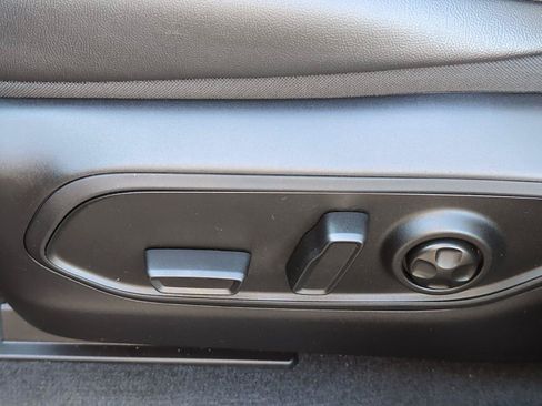 Used 2025 Jeep Grand Cherokee Altitude RWD image 20