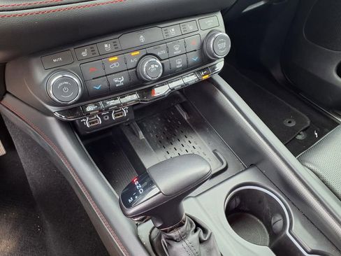 Used 2025 Dodge Durango GT AWD/4WD image 10