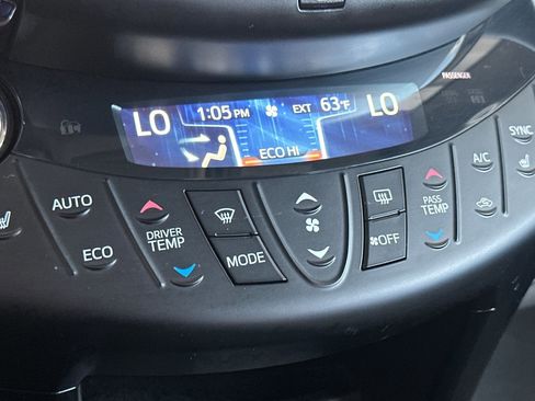 Used 2013 Toyota RAV4 EV FWD image 21