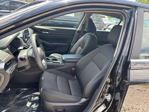 Used 2025 Nissan Altima 2.5 SV FWD image 37