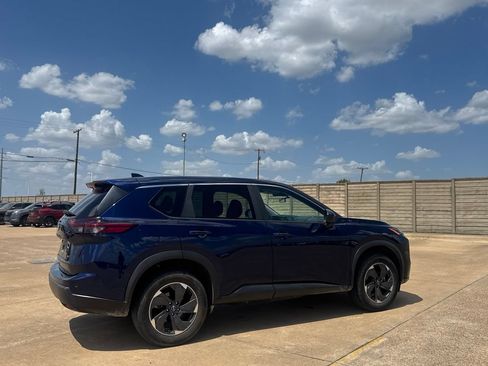Used 2025 Nissan Rogue SV AWD/4WD image 23