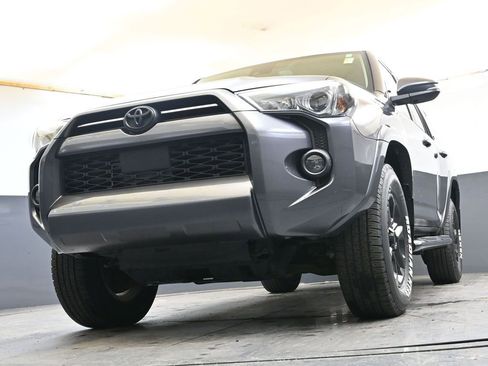 Used 2021 Toyota 4Runner SR5 Premium w/ Moonroof Package AWD/4WD image 31