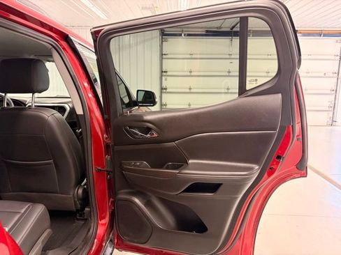 Used 2023 GMC Acadia SLT AWD/4WD image 8