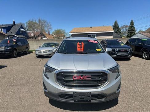 Used 2018 GMC Terrain SLE w/ Driver Convenience Package AWD/4WD image 2