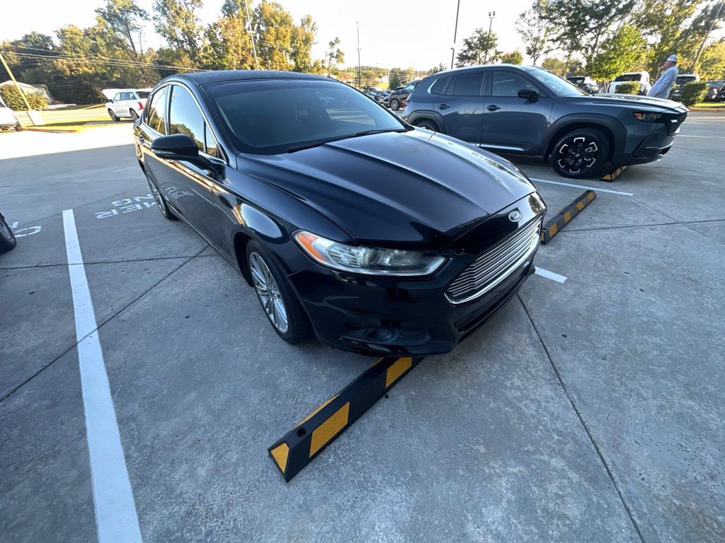 Used 2016 Ford Fusion SE w/ Equipment Group 202A FWD image 1