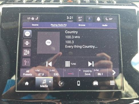 Used 2025 Jeep Grand Cherokee Laredo w/ Luxury Tech Group I AWD/4WD image 19