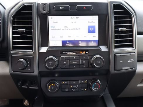 Used 2022 Ford F250 XLT w/ Black Appearance Package AWD/4WD image 8