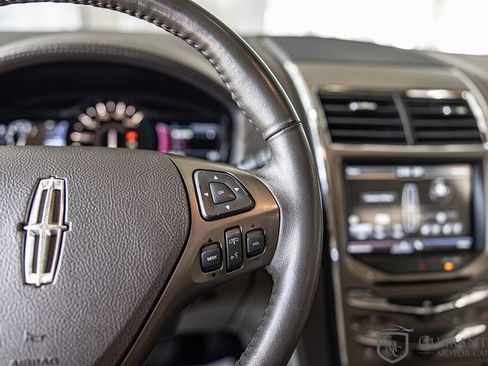 Used 2012 Lincoln MKX FWD image 25