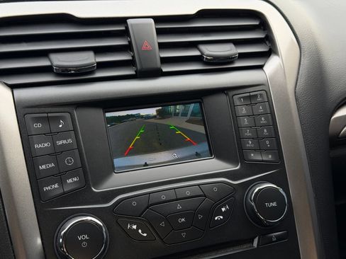 Used 2018 Ford Fusion SE FWD image 31