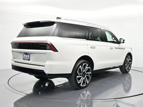 New 2026 Lincoln Navigator Reserve AWD/4WD image 5