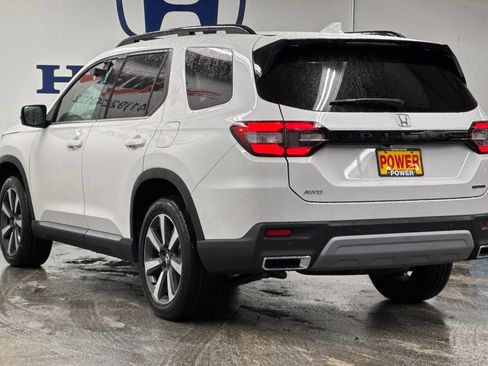 New 2025 Honda Pilot Touring image 5