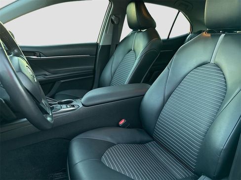 Used 2022 Toyota Camry SE image 20