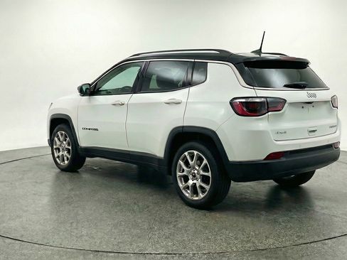 Used 2025 Jeep Compass Limited image 6