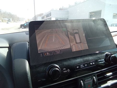 Used 2024 Nissan Armada SL image 24