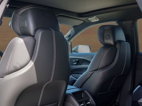 New 2026 Cadillac Lyriq Premium Luxury w/ LPO, Floor Liner Package AWD/4WD image 19