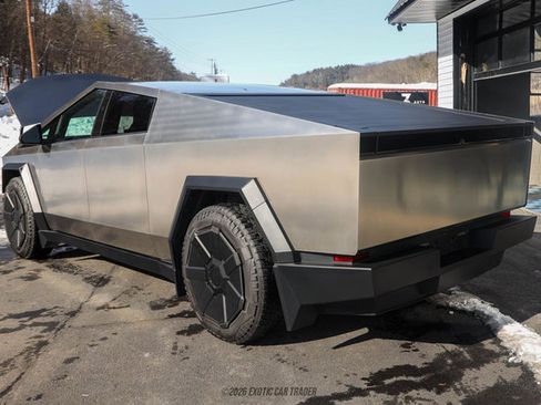 Used 2024 Tesla Cybertruck AWD Crew Cab image 6
