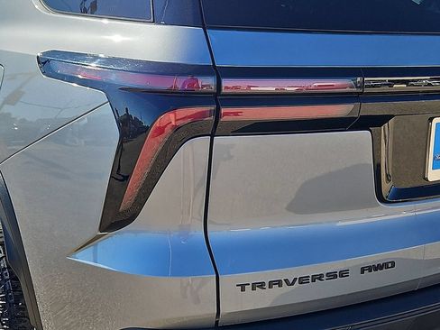 Used 2025 Chevrolet Traverse Z71 AWD/4WD image 7