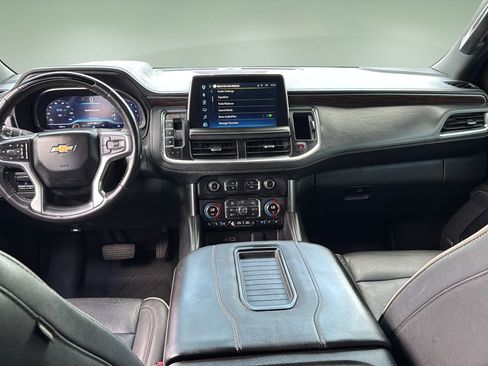 Used 2023 Chevrolet Suburban Premier w/ Advanced Technology Package RWD image 9