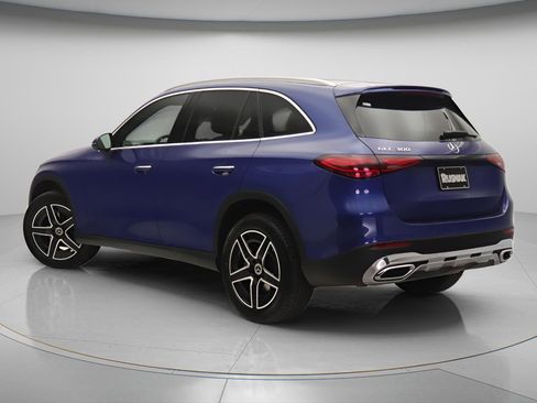 New 2026 Mercedes-Benz GLC 300 image 2