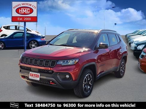 Used 2025 Jeep Compass Trailhawk image 1