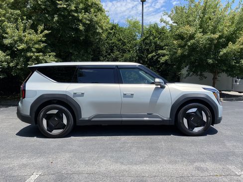 Used 2026 Kia EV9 Light RWD image 10