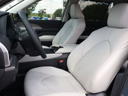 New 2026 Toyota Grand Highlander FWD image 27