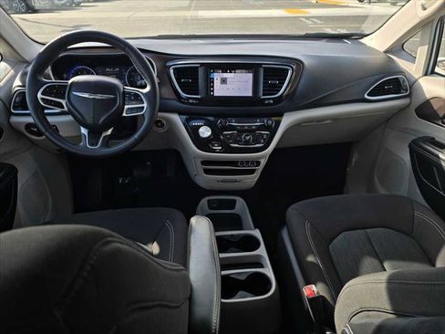 Used 2023 Chrysler Voyager LX FWD image 22