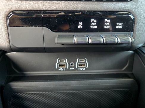 New 2026 RAM 1500 Express AWD/4WD image 18