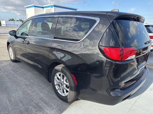 Used 2023 Chrysler Voyager LX image 15