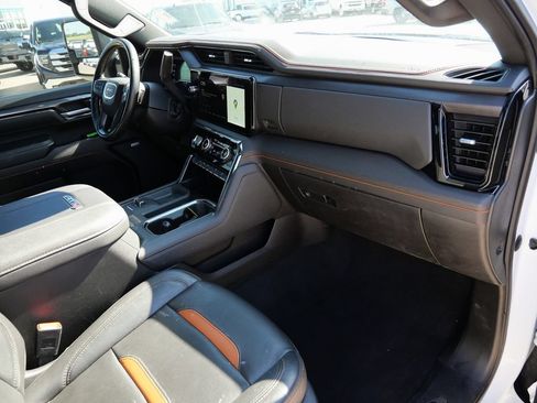 Used 2024 GMC Sierra 3500 AT4 AWD/4WD image 15