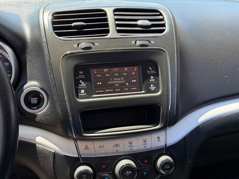 Used 2019 Dodge Journey SE w/ Connectivity Group FWD image 24