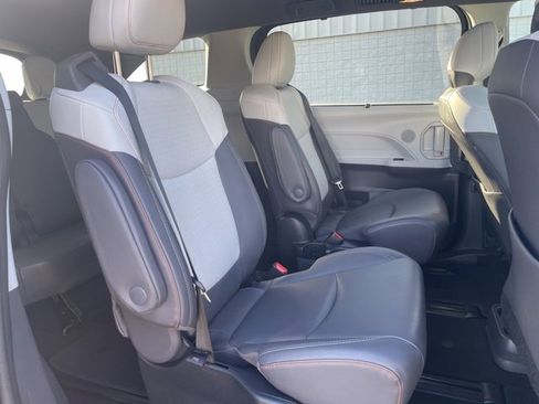 Used 2022 Toyota Sienna XSE image 16