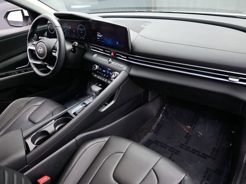 Certified 2025 Hyundai Elantra Limited image 15