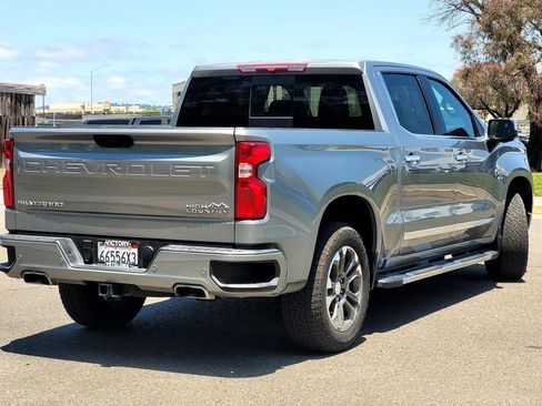 Used 2024 Chevrolet Silverado 1500 High Country w/ Z71 Off-Road Package AWD/4WD image 4