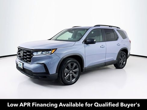 Used 2025 Honda Pilot Sport image 3