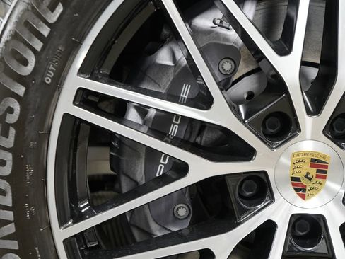 Used 2024 Porsche Cayenne AWD/4WD image 17