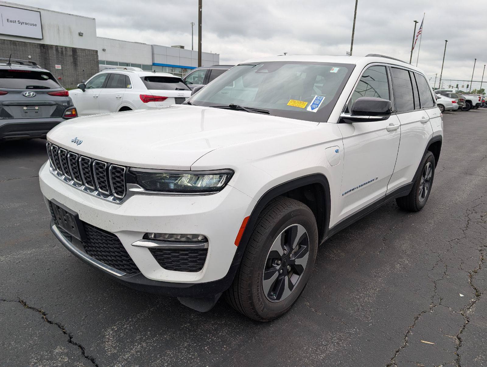 Used 2024 Jeep Grand Cherokee Limited 4xe w/ Trailer Tow Package AWD/4WD image 4