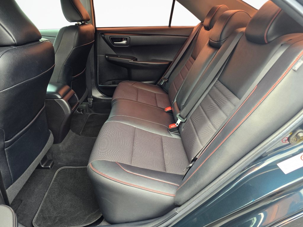 Used 2017 Toyota Camry SE FWD image 19