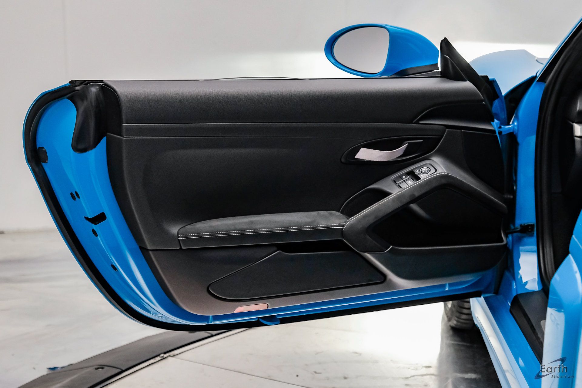 Used 2020 Porsche 718 Cayman GT4 RWD image 90