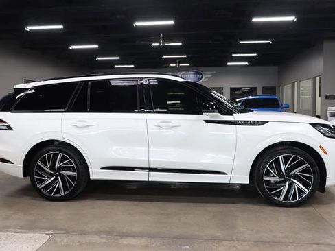 Used 2025 Lincoln Aviator Black Label w/ Jet Appearance Package AWD/4WD image 6