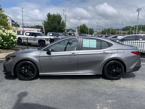 Used 2026 Toyota Camry SE FWD image 5