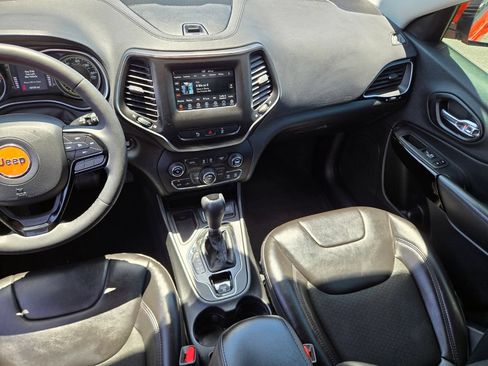 Used 2021 Jeep Cherokee Latitude Plus FWD image 16