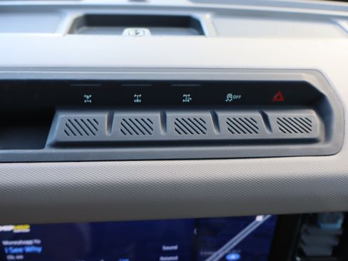 Used 2023 Ford Bronco Wildtrak AWD/4WD image 28