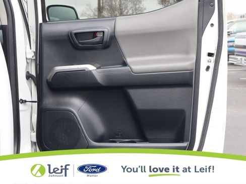 Used 2016 Toyota Tacoma SR5 w/ SR5 Appearance Package (SN) image 31