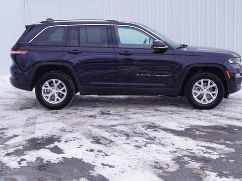 Used 2023 Jeep Grand Cherokee Limited w/ Luxury Tech Group II image 2