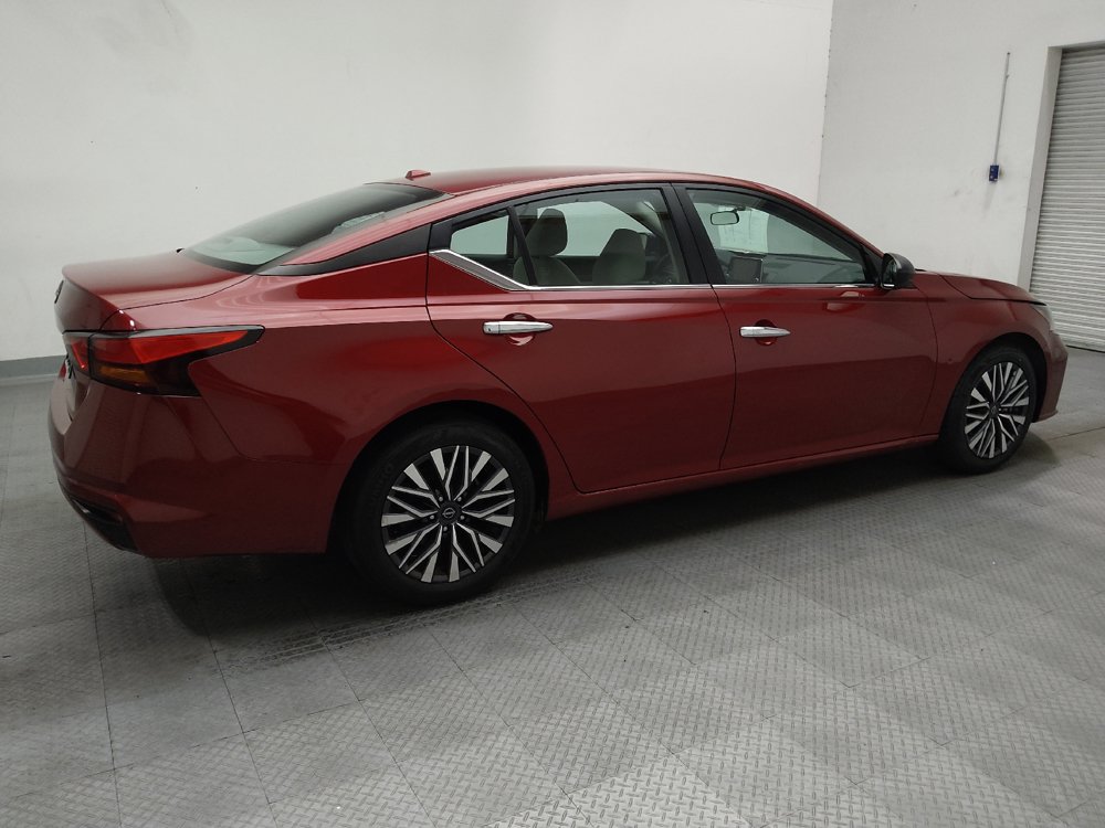 Used 2025 Nissan Altima 2.5 SV FWD image 10