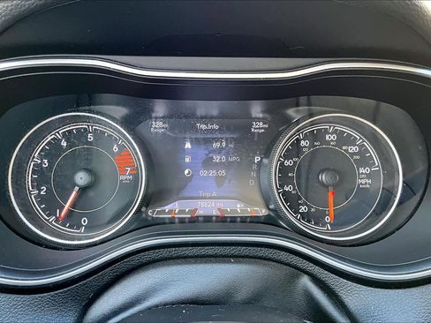 Used 2020 Jeep Cherokee Limited image 23