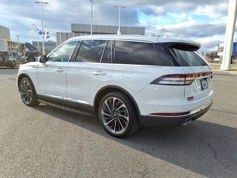 Certified 2023 Lincoln Aviator Reserve w/ Equipment Group 201A image 3