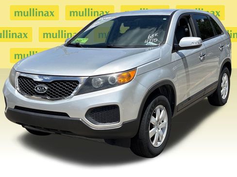 Used 2013 Kia Sorento LX w/ Third Row Pkg FWD image 12