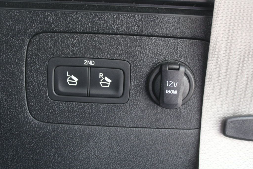 Certified 2023 Kia Sorento EX w/ Panoramic Sunroof Package FWD image 12